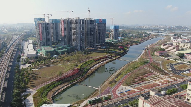 广东省东莞市谢岗镇，繁荣与活力的交汇点